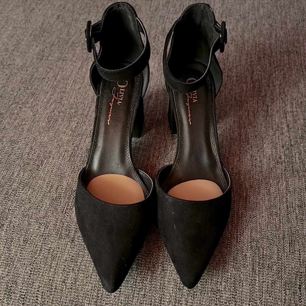 Olivia Jorgensen size 8 black ankle strap heel, soft velvet